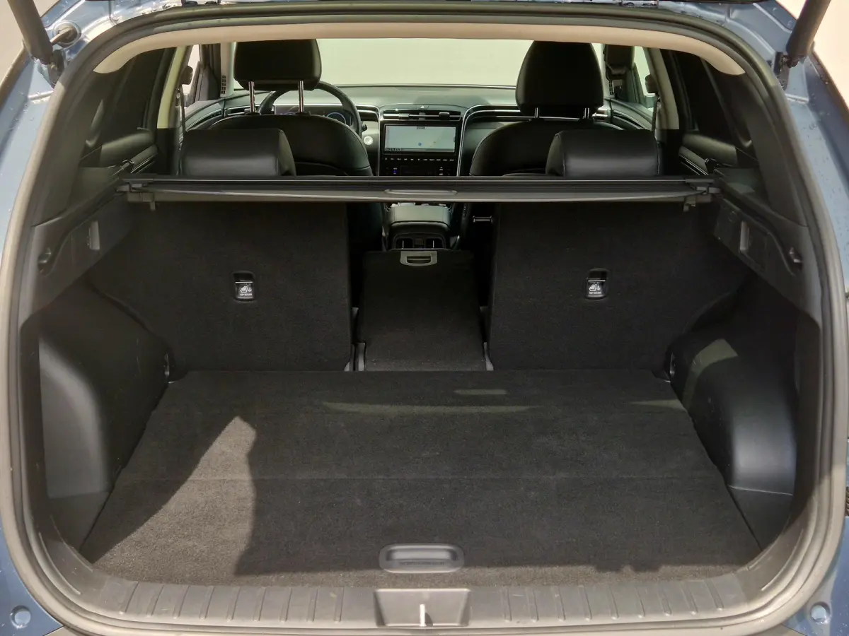 1.6 T-GDI PHEV Premium 4WD / Dealer onderhouden / All season banden / Elektrische achterklep / Stuur- Stoel & Achterbank verwarming / Trekgewicht 1350 kg / Stoelventilatie / Adaptief cruise 