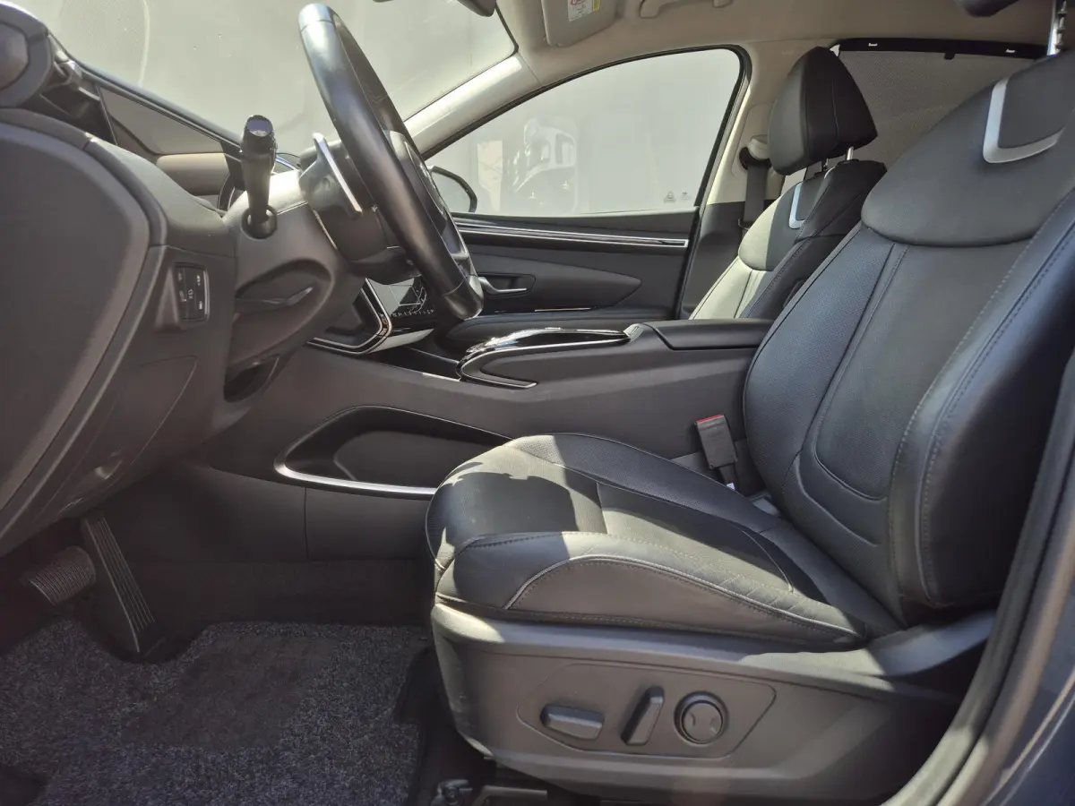 1.6 T-GDI PHEV Premium 4WD / Dealer onderhouden / All season banden / Elektrische achterklep / Stuur- Stoel & Achterbank verwarming / Trekgewicht 1350 kg / Stoelventilatie / Adaptief cruise 