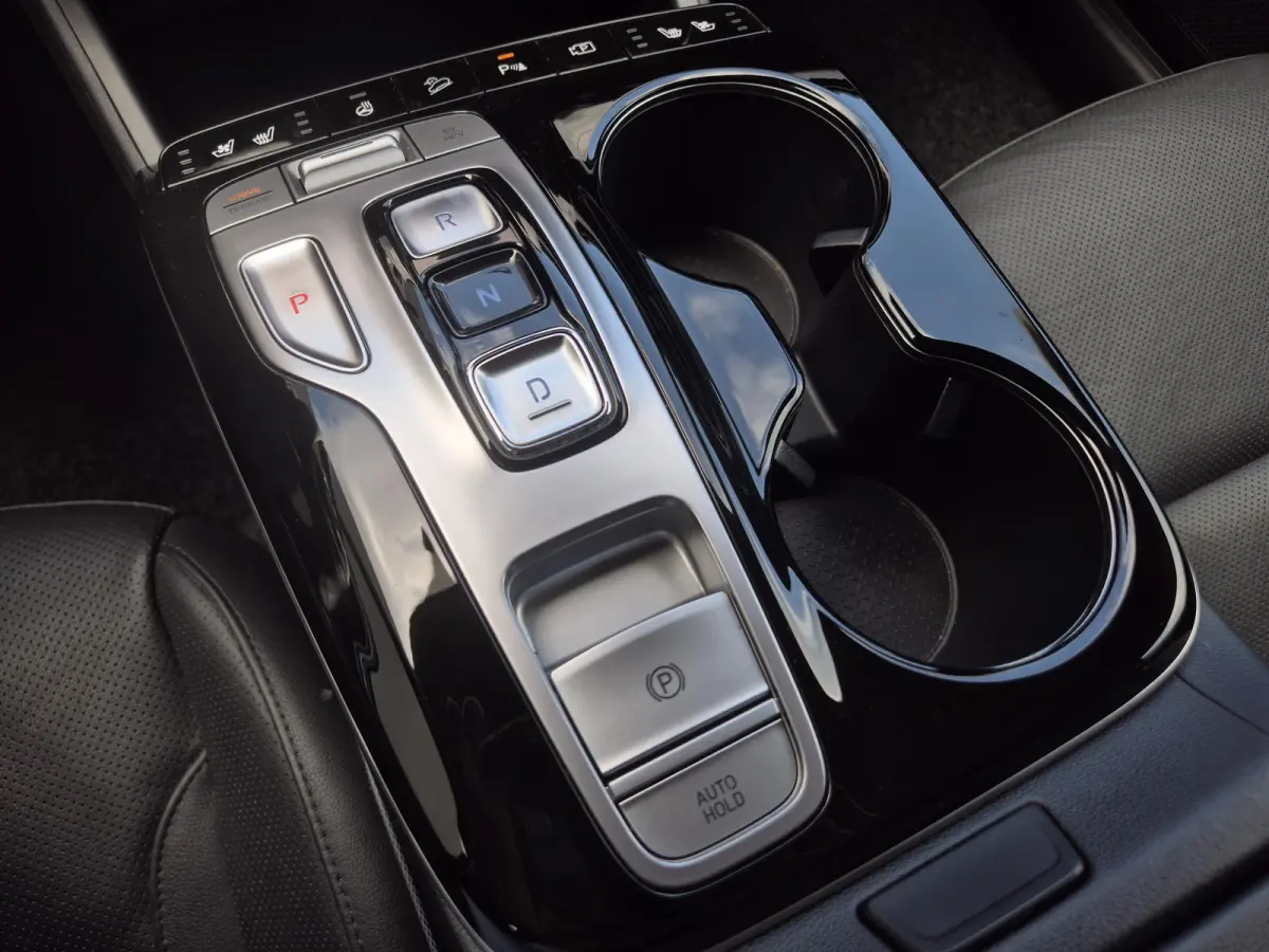 1.6 T-GDI PHEV Premium 4WD / Dealer onderhouden / All season banden / Elektrische achterklep / Stuur- Stoel & Achterbank verwarming / Trekgewicht 1350 kg / Stoelventilatie / Adaptief cruise 
