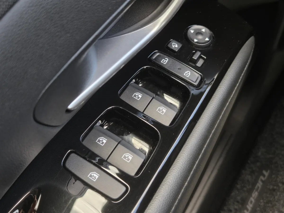 1.6 T-GDI PHEV Premium 4WD / Dealer onderhouden / All season banden / Elektrische achterklep / Stuur- Stoel & Achterbank verwarming / Trekgewicht 1350 kg / Stoelventilatie / Adaptief cruise 
