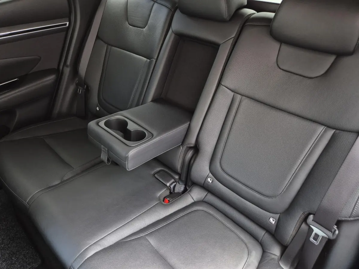 1.6 T-GDI PHEV Premium 4WD / Dealer onderhouden / All season banden / Elektrische achterklep / Stuur- Stoel & Achterbank verwarming / Trekgewicht 1350 kg / Stoelventilatie / Adaptief cruise 