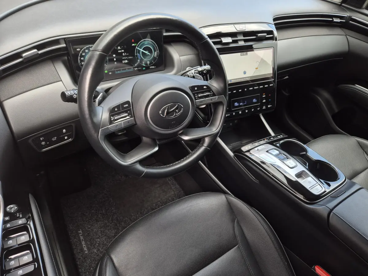 1.6 T-GDI PHEV Premium 4WD / Dealer onderhouden / All season banden / Elektrische achterklep / Stuur- Stoel & Achterbank verwarming / Trekgewicht 1350 kg / Stoelventilatie / Adaptief cruise 