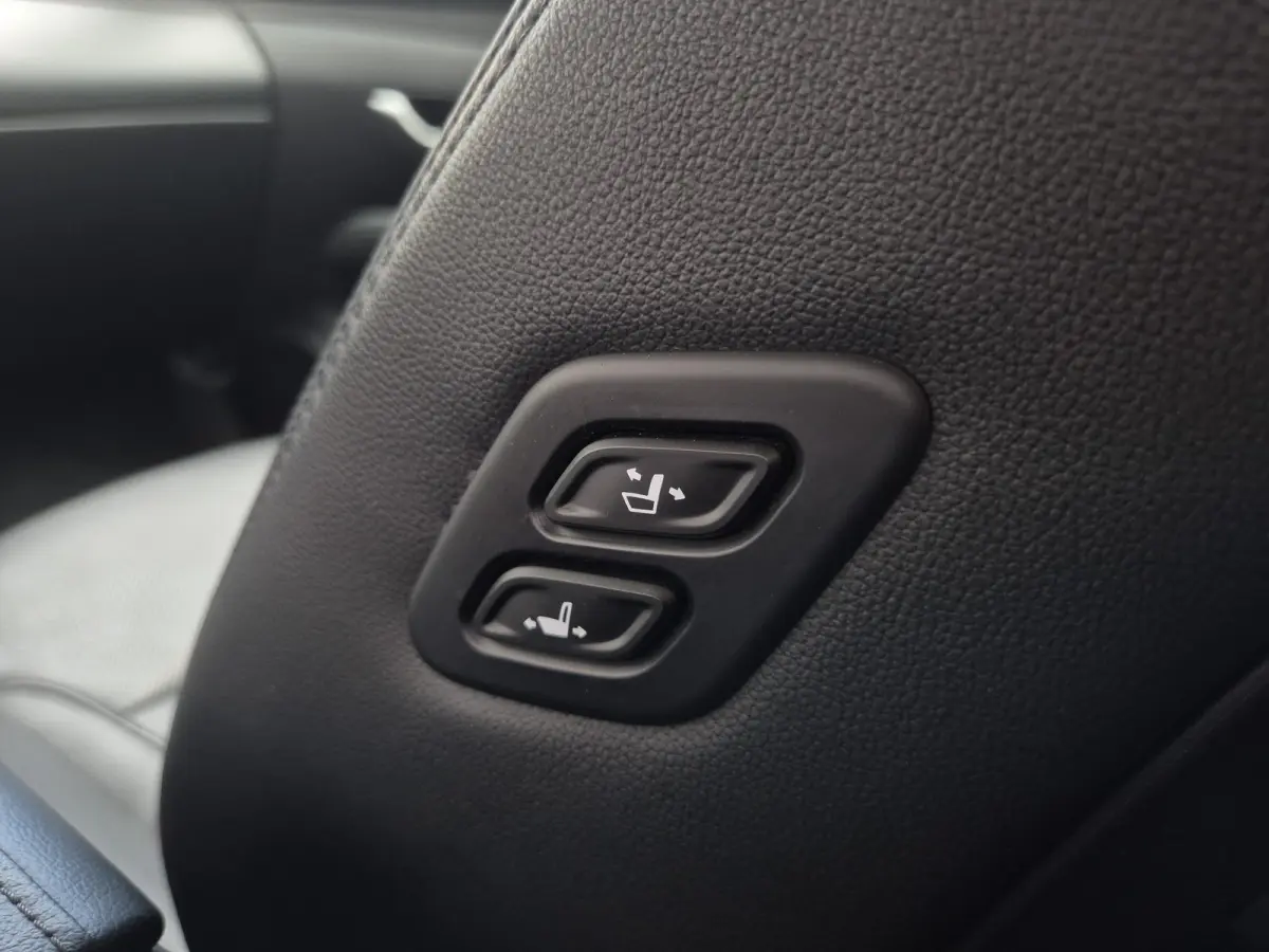 1.6 T-GDI PHEV Premium 4WD / Dealer onderhouden / All season banden / Elektrische achterklep / Stuur- Stoel & Achterbank verwarming / Trekgewicht 1350 kg / Stoelventilatie / Adaptief cruise 