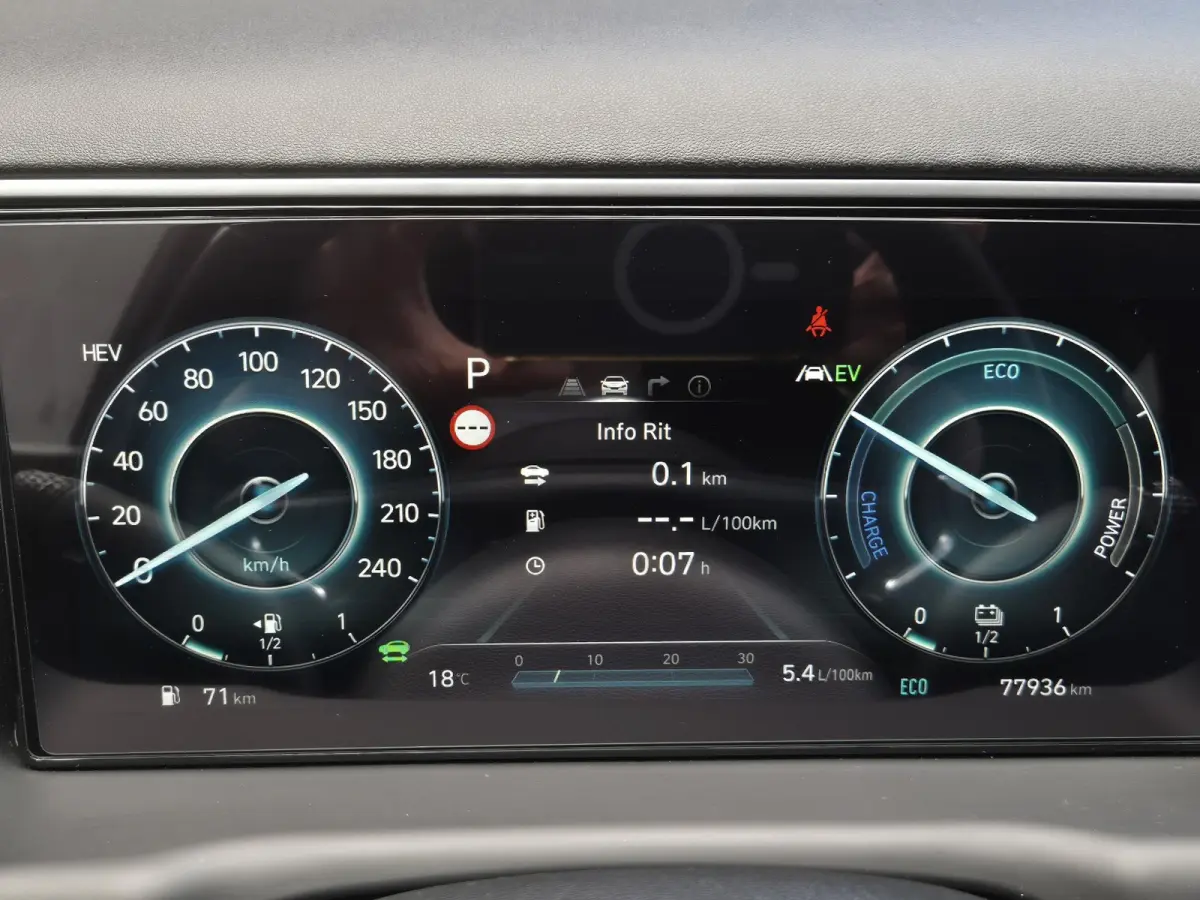 1.6 T-GDI PHEV Premium 4WD / Dealer onderhouden / All season banden / Elektrische achterklep / Stuur- Stoel & Achterbank verwarming / Trekgewicht 1350 kg / Stoelventilatie / Adaptief cruise 