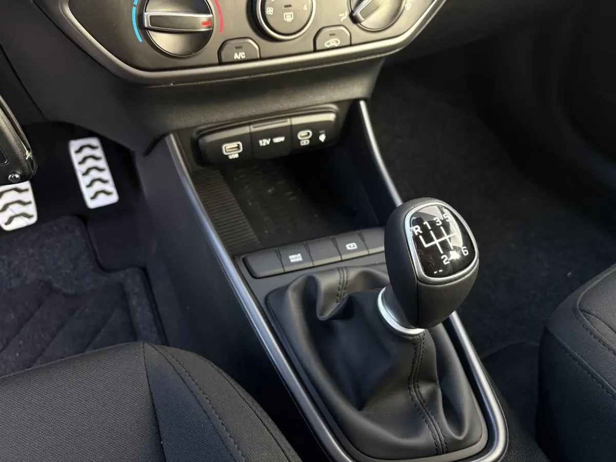 1.0 T-GDI Comfort / Prijs is een rijklaarprijs / Navigatie / Achteruitrijcamera / Airco / Cruise Control / LED Dagrijverlichting / LMV / Apple CarPaly & Android Auto /