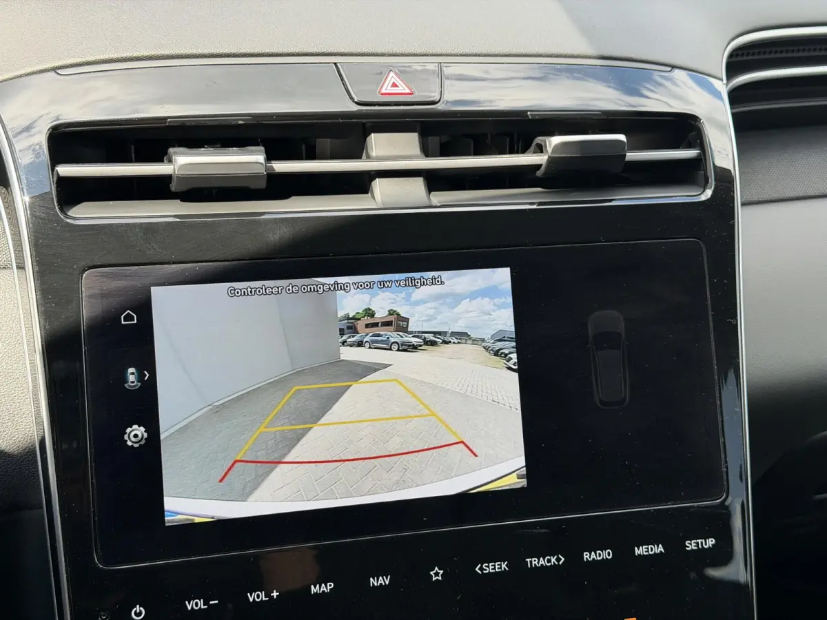 1.6 T-GDI PHEV Comfort Smart 4WD / Fabrieksgarantie tot 1-2028 / Volledig Onderhouden / Navigatie / Camera / PDC / DAB / Dodehoek Detectie / All Season Banden / Stoelverwarming /