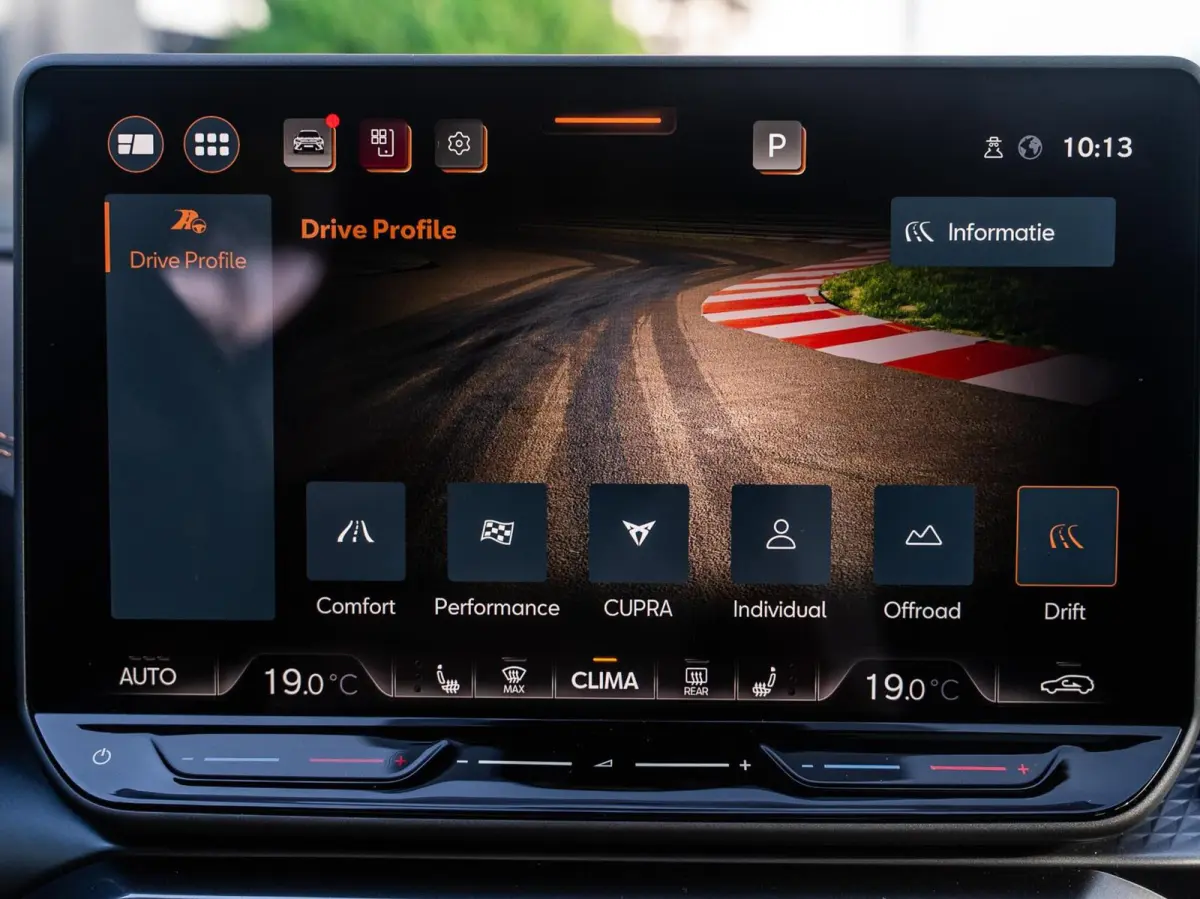 VZ 2.0 TSI 4DRIVE|PANO|ACC|19''|FACELIFT