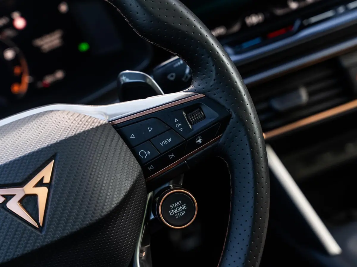 VZ 2.0 TSI 4DRIVE|PANO|ACC|19''|FACELIFT