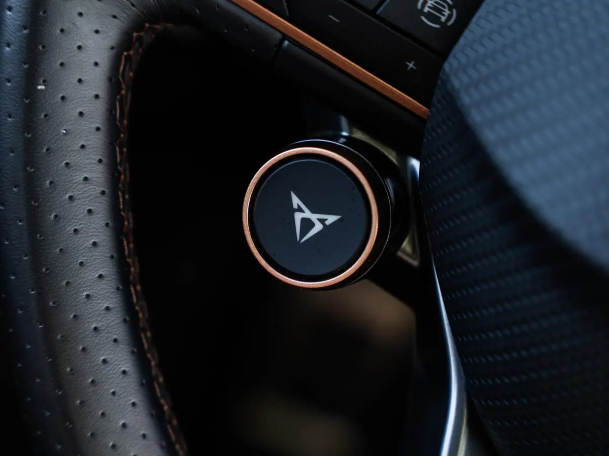 VZ 2.0 TSI 4DRIVE|PANO|ACC|19''|FACELIFT