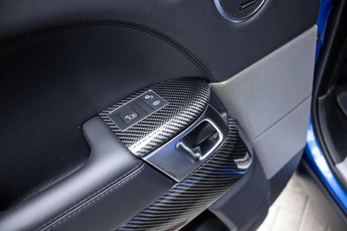 SVR 5.0 V8 SC | PANO | TREKHAAK | ALCANTARA HEMEL | MERIDIAN | FULL OPTION