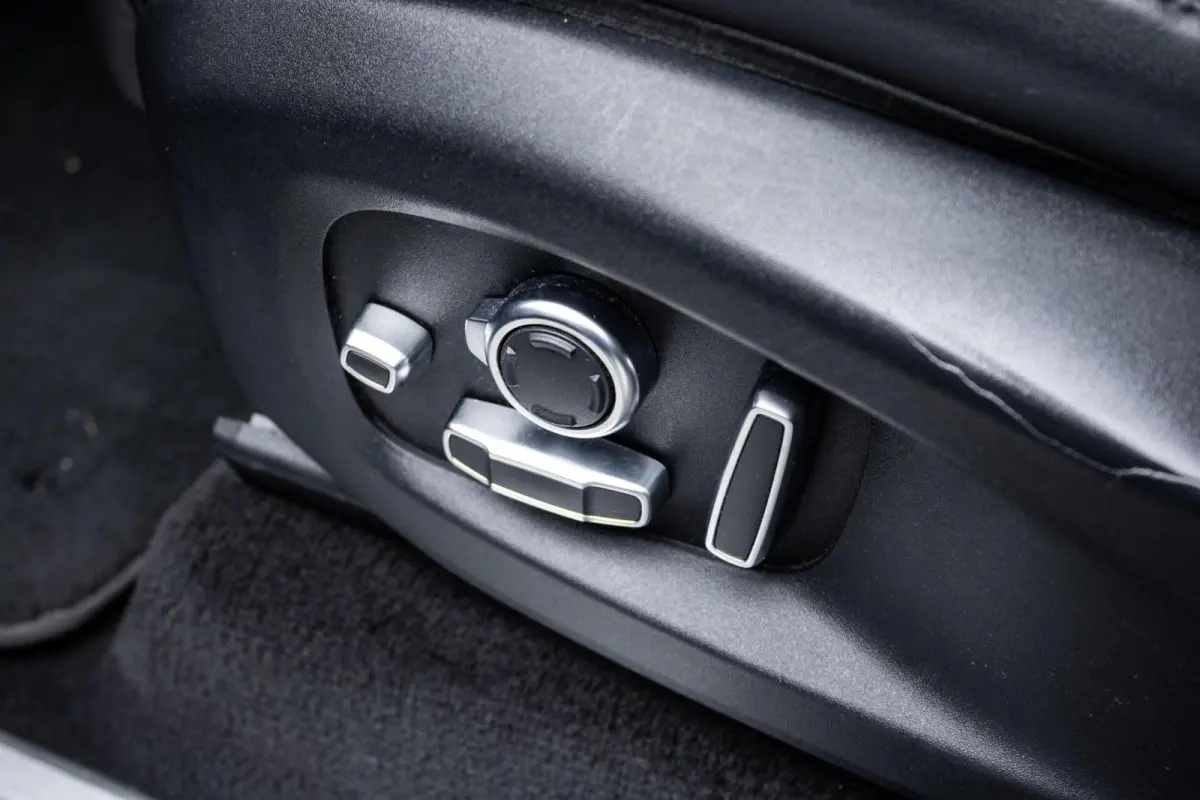 SVR 5.0 V8 SC | PANO | TREKHAAK | ALCANTARA HEMEL | MERIDIAN | FULL OPTION