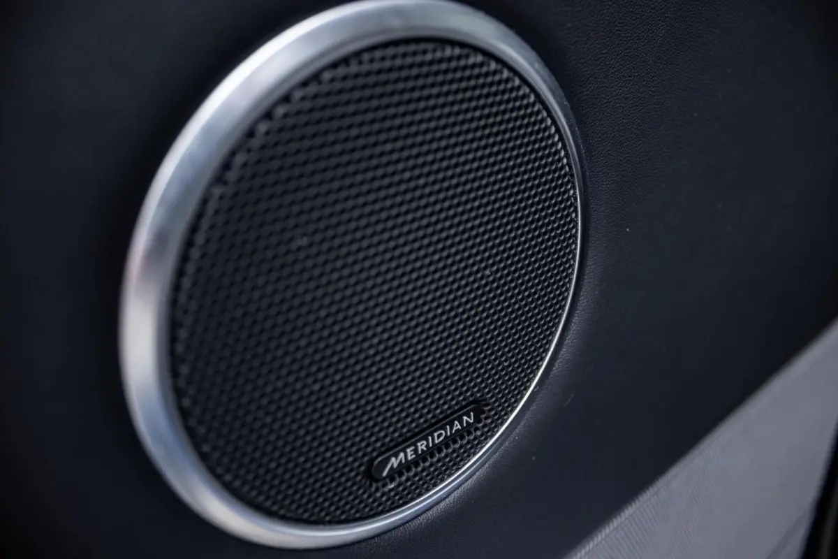 SVR 5.0 V8 SC | PANO | TREKHAAK | ALCANTARA HEMEL | MERIDIAN | FULL OPTION