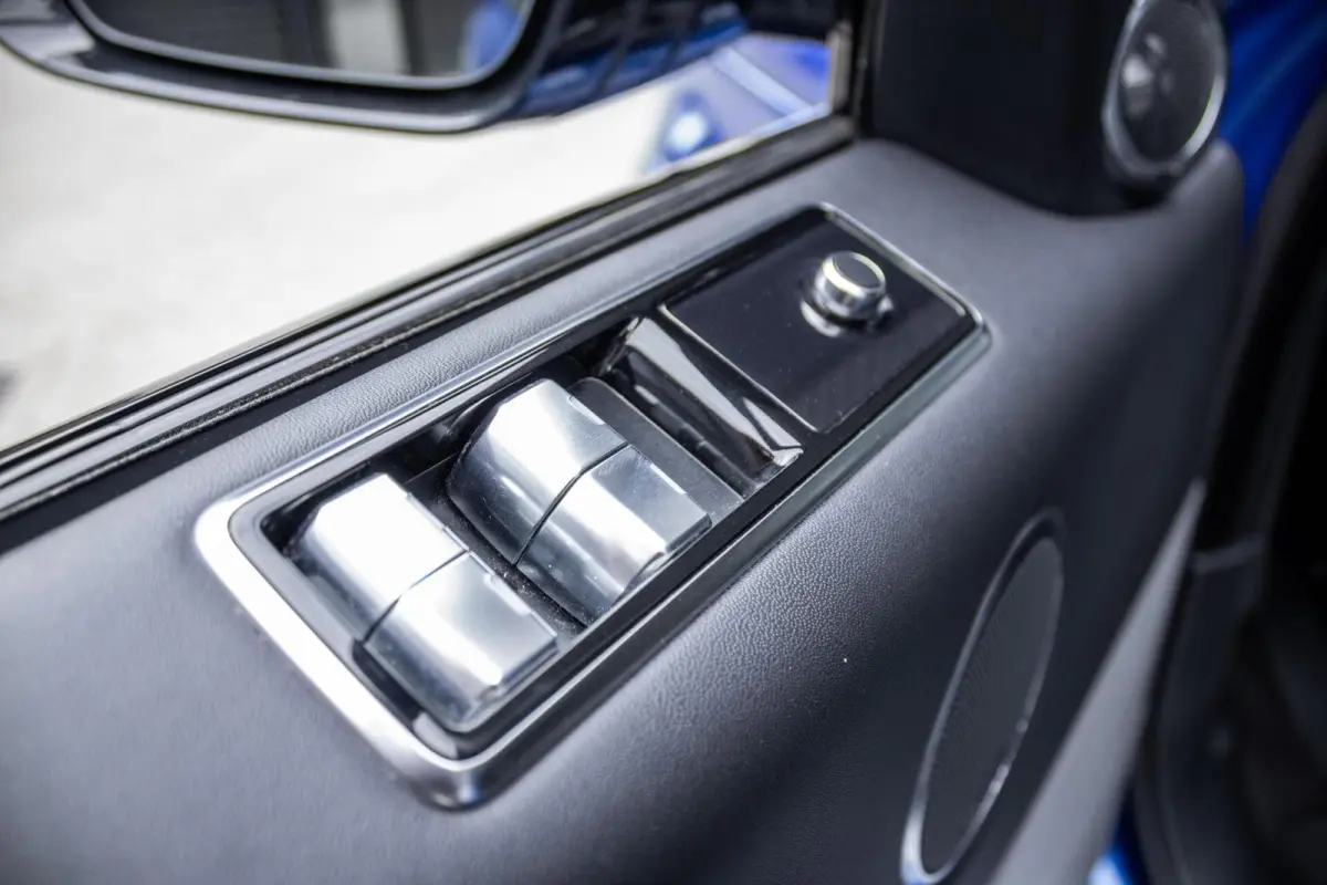 SVR 5.0 V8 SC | PANO | TREKHAAK | ALCANTARA HEMEL | MERIDIAN | FULL OPTION