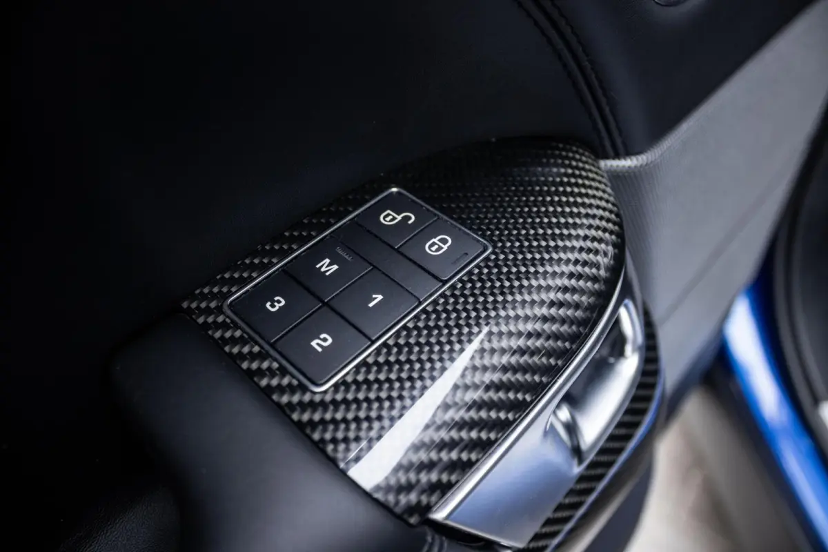 SVR 5.0 V8 SC | PANO | TREKHAAK | ALCANTARA HEMEL | MERIDIAN | FULL OPTION