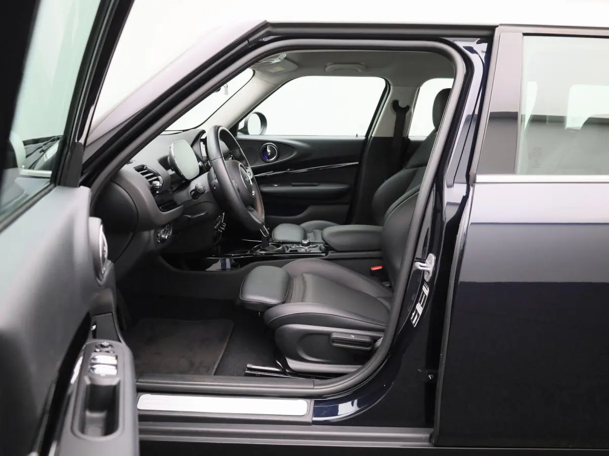 1.5 Cooper Classic Business Edition | STOELVERWARMING | BLUETOOTH | ACHTERUITRIJCAMERA | LED VERLICHTING | LEDER |  PARKEERSENSOREN | KEYLESS | NAVIGATIE | CRUISE CONTROL |