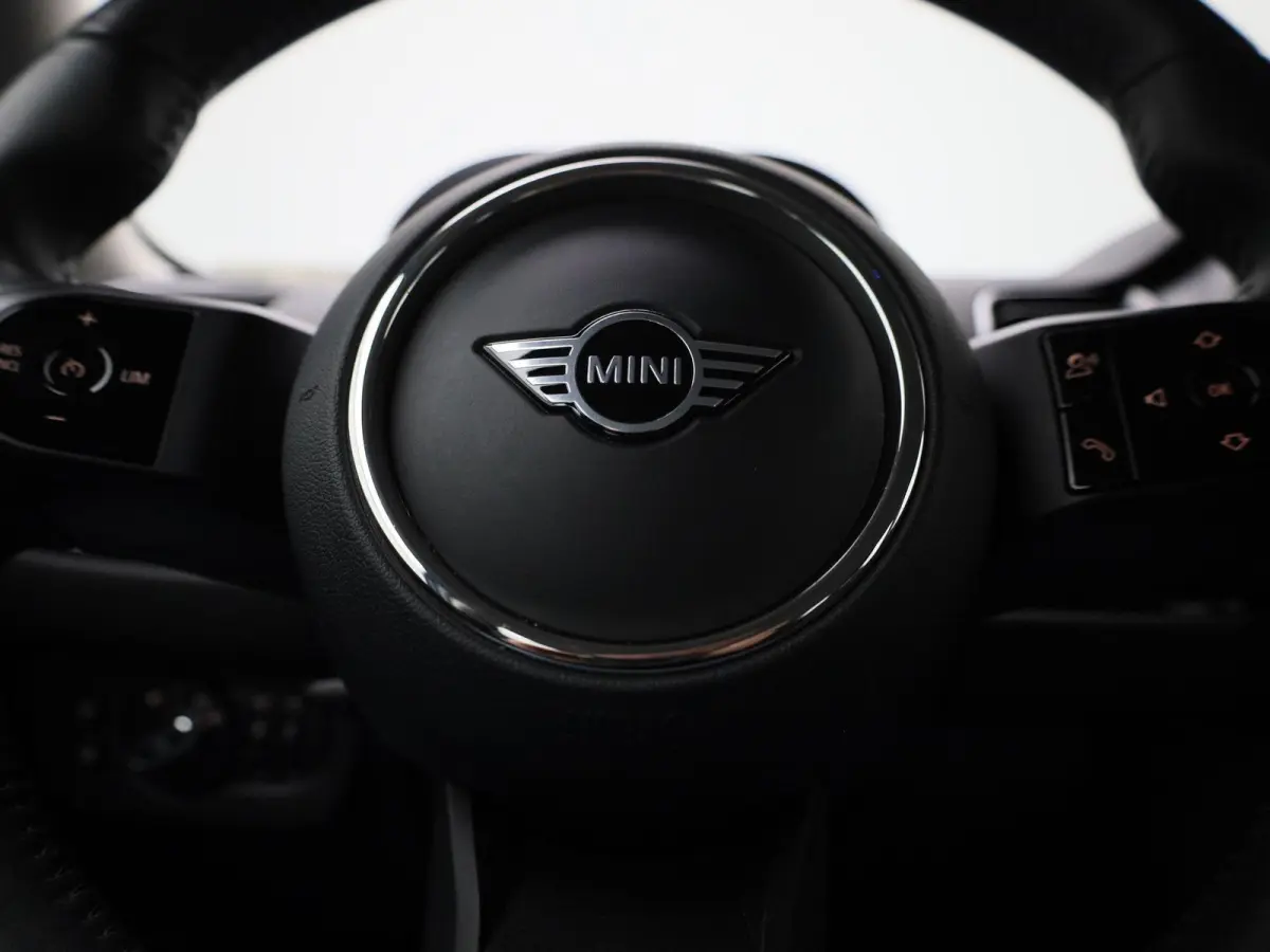 1.5 Cooper Classic Business Edition | STOELVERWARMING | BLUETOOTH | ACHTERUITRIJCAMERA | LED VERLICHTING | LEDER |  PARKEERSENSOREN | KEYLESS | NAVIGATIE | CRUISE CONTROL |