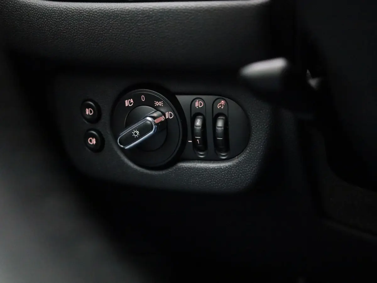 1.5 Cooper Classic Business Edition | STOELVERWARMING | BLUETOOTH | ACHTERUITRIJCAMERA | LED VERLICHTING | LEDER |  PARKEERSENSOREN | KEYLESS | NAVIGATIE | CRUISE CONTROL |