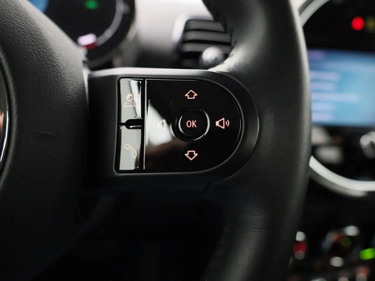 1.5 Cooper Classic Business Edition | STOELVERWARMING | BLUETOOTH | ACHTERUITRIJCAMERA | LED VERLICHTING | LEDER |  PARKEERSENSOREN | KEYLESS | NAVIGATIE | CRUISE CONTROL |