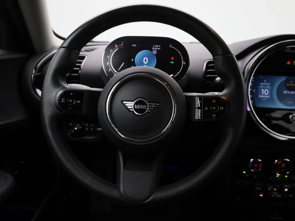1.5 Cooper Classic Business Edition | STOELVERWARMING | BLUETOOTH | ACHTERUITRIJCAMERA | LED VERLICHTING | LEDER |  PARKEERSENSOREN | KEYLESS | NAVIGATIE | CRUISE CONTROL |