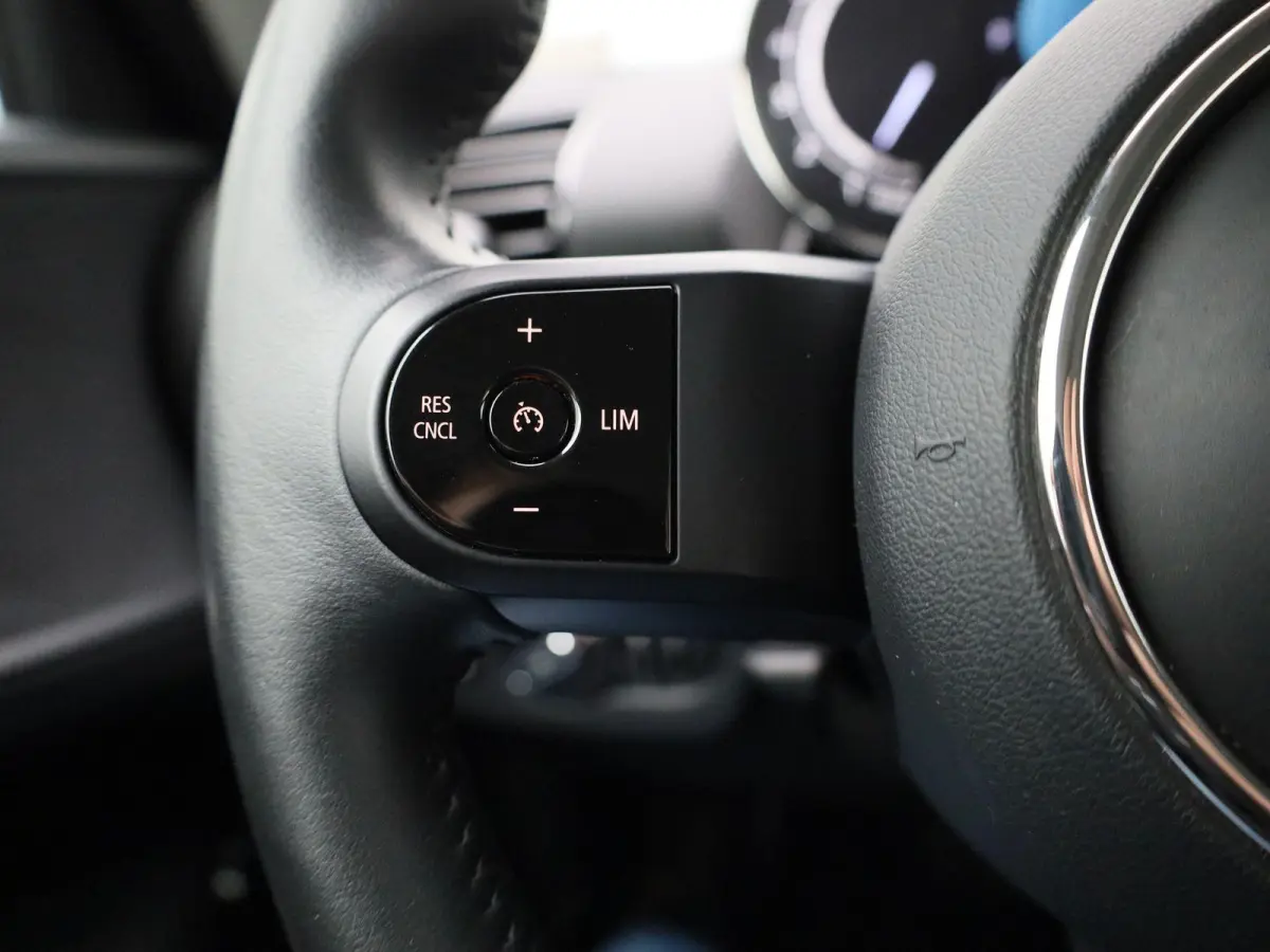 1.5 Cooper Classic Business Edition | STOELVERWARMING | BLUETOOTH | ACHTERUITRIJCAMERA | LED VERLICHTING | LEDER |  PARKEERSENSOREN | KEYLESS | NAVIGATIE | CRUISE CONTROL |