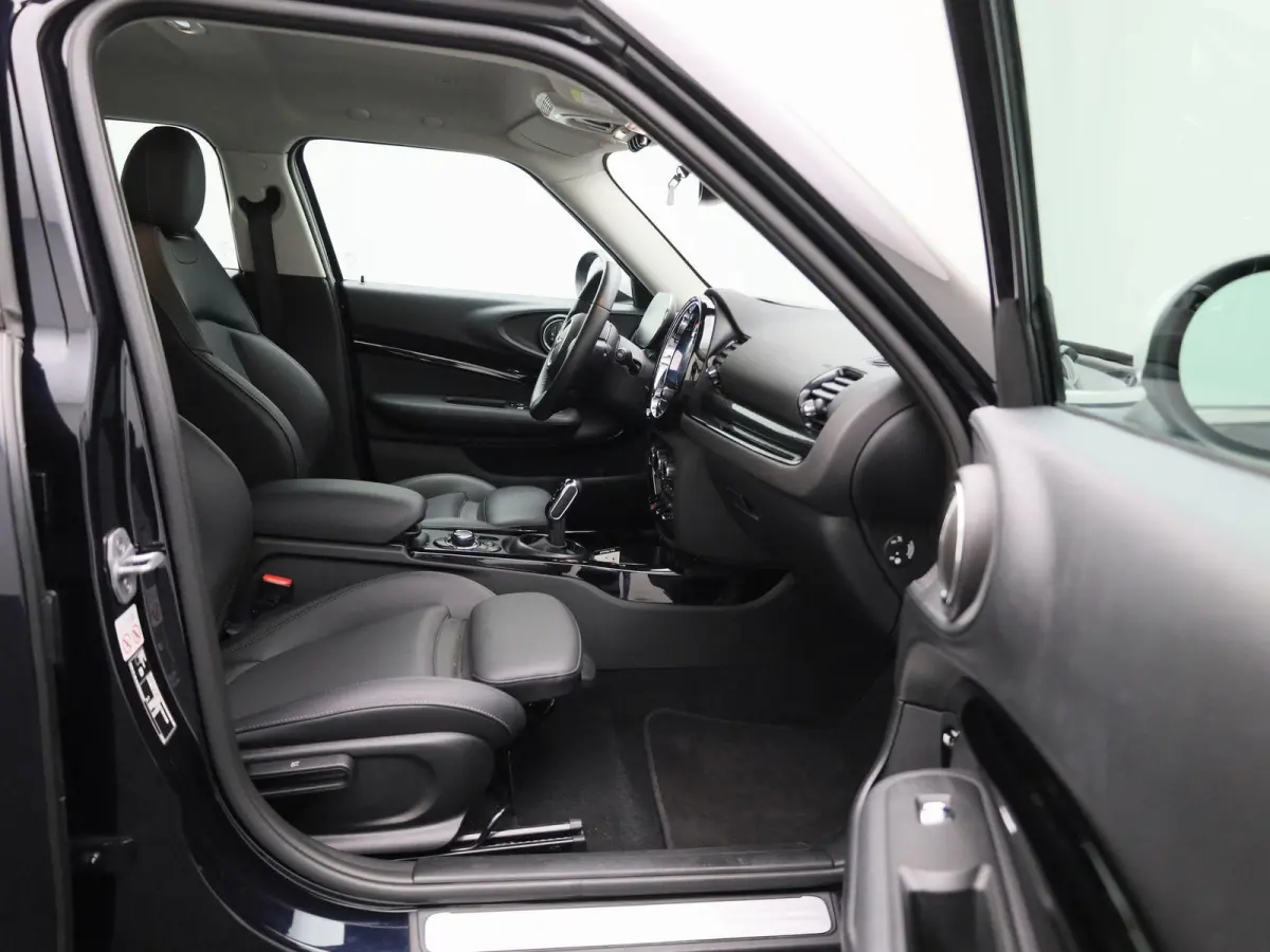1.5 Cooper Classic Business Edition | STOELVERWARMING | BLUETOOTH | ACHTERUITRIJCAMERA | LED VERLICHTING | LEDER |  PARKEERSENSOREN | KEYLESS | NAVIGATIE | CRUISE CONTROL |