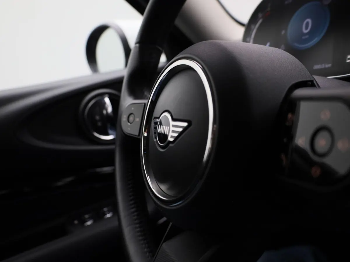 1.5 Cooper Classic Business Edition | STOELVERWARMING | BLUETOOTH | ACHTERUITRIJCAMERA | LED VERLICHTING | LEDER |  PARKEERSENSOREN | KEYLESS | NAVIGATIE | CRUISE CONTROL |