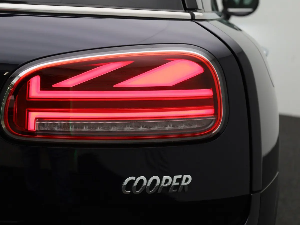 1.5 Cooper Classic Business Edition | STOELVERWARMING | BLUETOOTH | ACHTERUITRIJCAMERA | LED VERLICHTING | LEDER |  PARKEERSENSOREN | KEYLESS | NAVIGATIE | CRUISE CONTROL |
