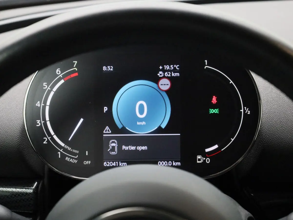 1.5 Cooper Classic Business Edition | STOELVERWARMING | BLUETOOTH | ACHTERUITRIJCAMERA | LED VERLICHTING | LEDER |  PARKEERSENSOREN | KEYLESS | NAVIGATIE | CRUISE CONTROL |