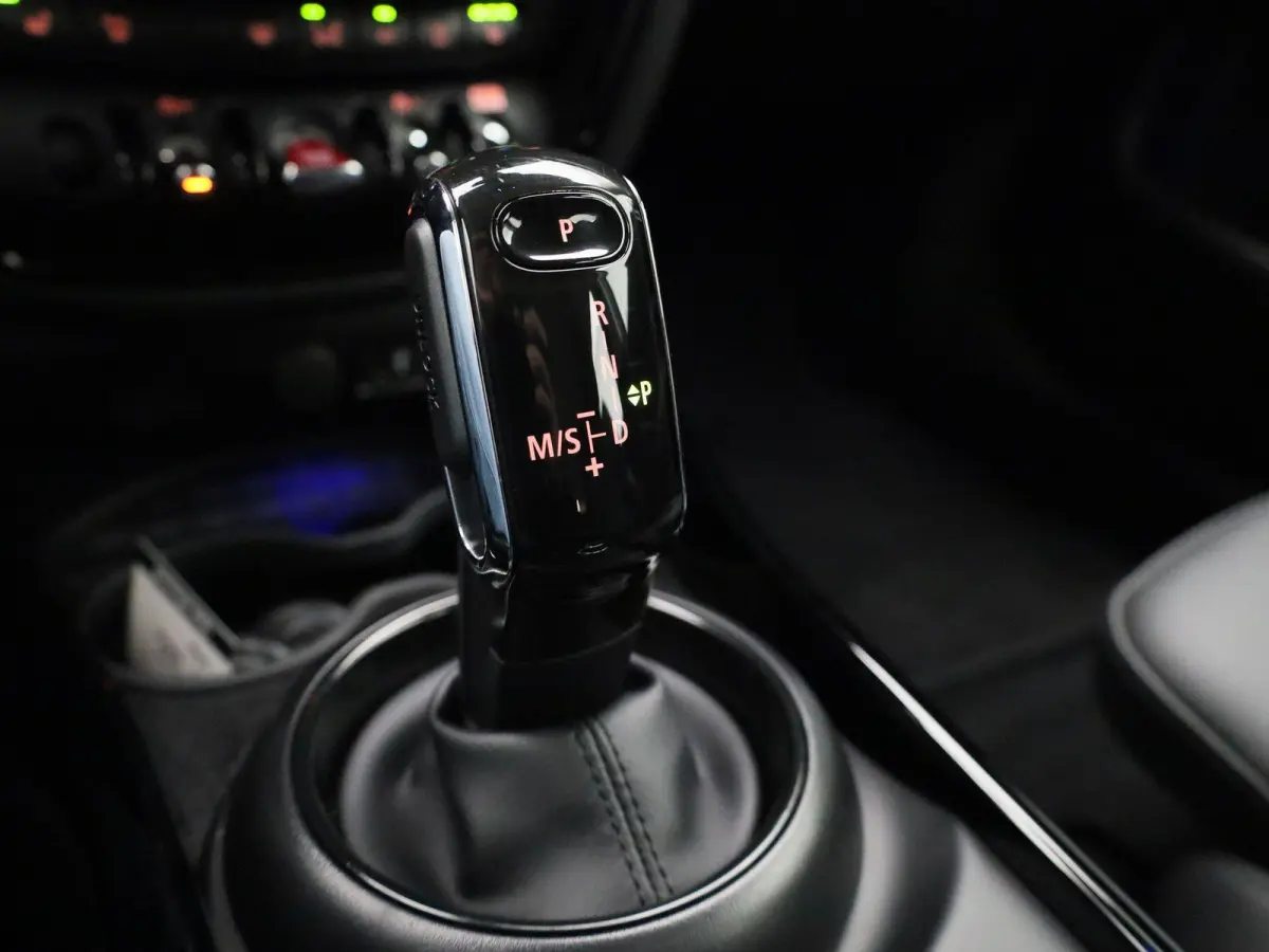 1.5 Cooper Classic Business Edition | STOELVERWARMING | BLUETOOTH | ACHTERUITRIJCAMERA | LED VERLICHTING | LEDER |  PARKEERSENSOREN | KEYLESS | NAVIGATIE | CRUISE CONTROL |