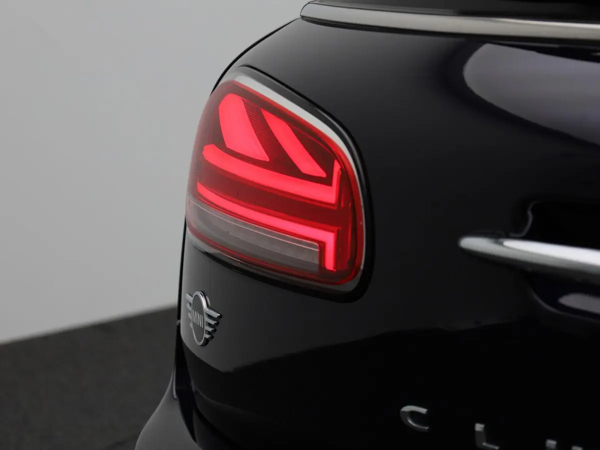 1.5 Cooper Classic Business Edition | STOELVERWARMING | BLUETOOTH | ACHTERUITRIJCAMERA | LED VERLICHTING | LEDER |  PARKEERSENSOREN | KEYLESS | NAVIGATIE | CRUISE CONTROL |