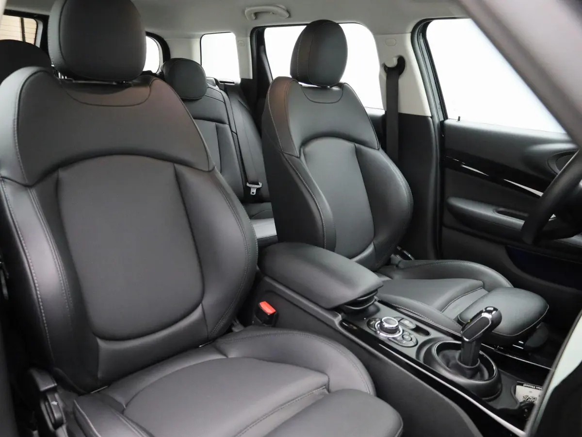 1.5 Cooper Classic Business Edition | STOELVERWARMING | BLUETOOTH | ACHTERUITRIJCAMERA | LED VERLICHTING | LEDER |  PARKEERSENSOREN | KEYLESS | NAVIGATIE | CRUISE CONTROL |