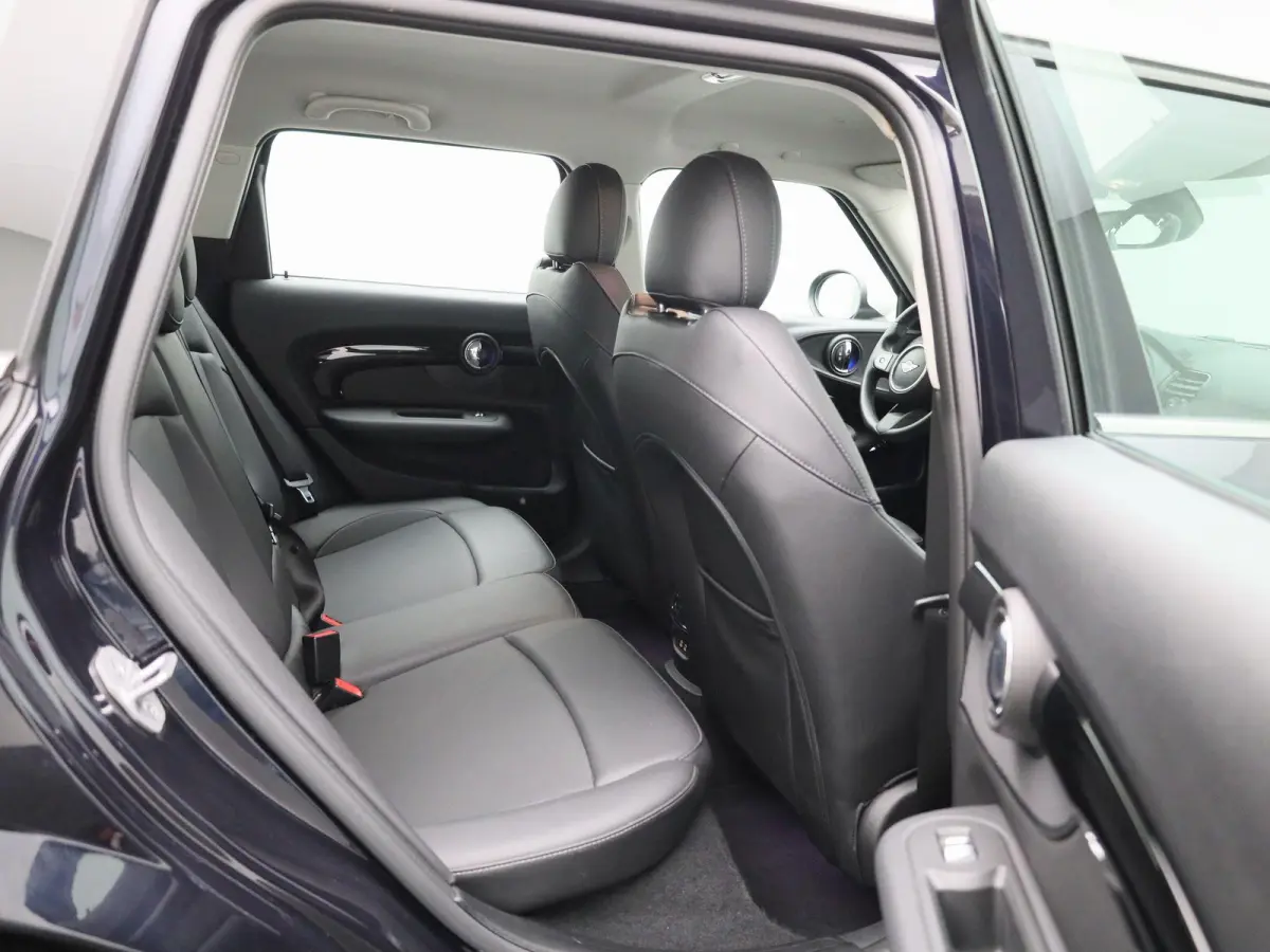 1.5 Cooper Classic Business Edition | STOELVERWARMING | BLUETOOTH | ACHTERUITRIJCAMERA | LED VERLICHTING | LEDER |  PARKEERSENSOREN | KEYLESS | NAVIGATIE | CRUISE CONTROL |