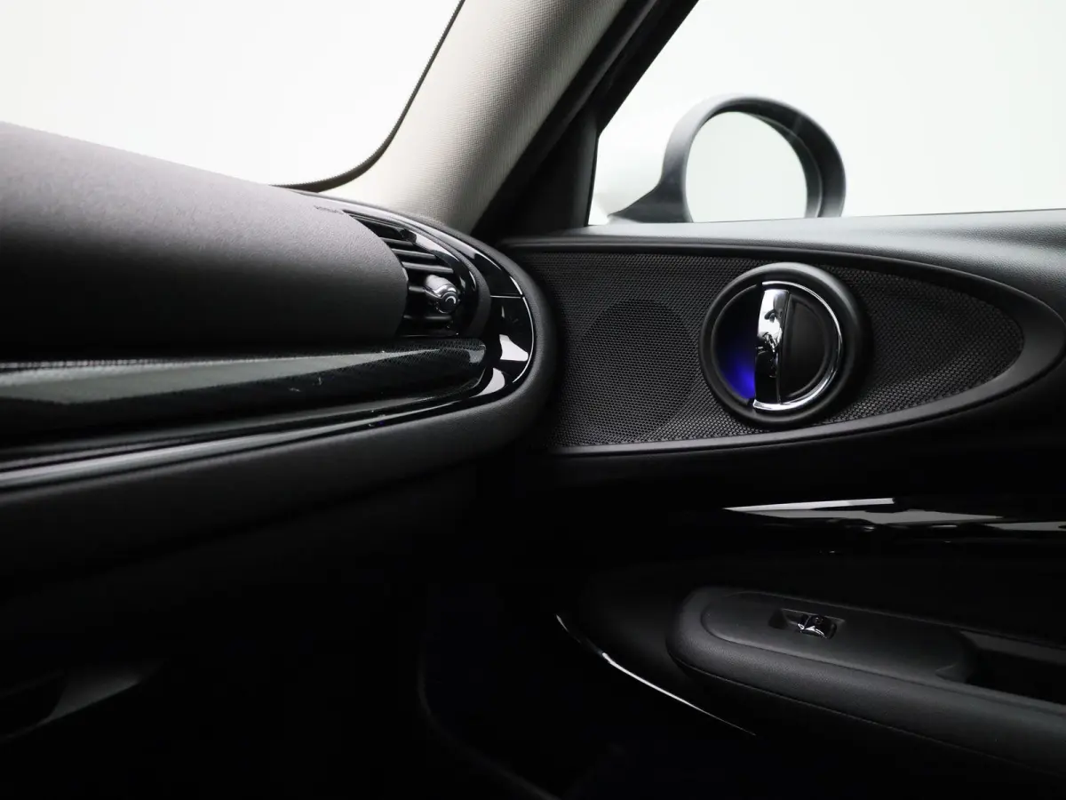 1.5 Cooper Classic Business Edition | STOELVERWARMING | BLUETOOTH | ACHTERUITRIJCAMERA | LED VERLICHTING | LEDER |  PARKEERSENSOREN | KEYLESS | NAVIGATIE | CRUISE CONTROL |