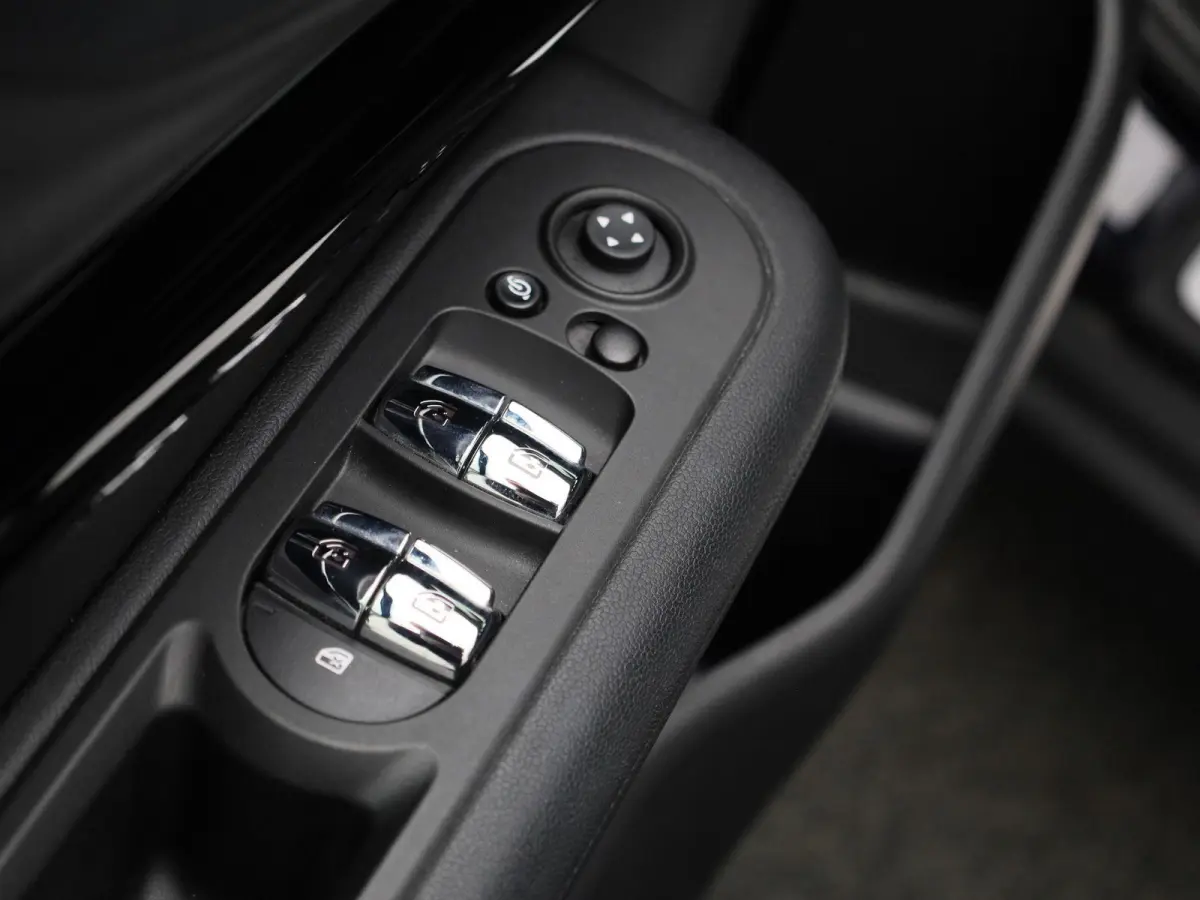 1.5 Cooper Classic Business Edition | STOELVERWARMING | BLUETOOTH | ACHTERUITRIJCAMERA | LED VERLICHTING | LEDER |  PARKEERSENSOREN | KEYLESS | NAVIGATIE | CRUISE CONTROL |