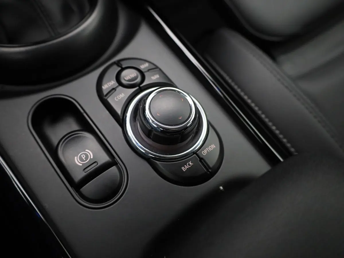 1.5 Cooper Classic Business Edition | STOELVERWARMING | BLUETOOTH | ACHTERUITRIJCAMERA | LED VERLICHTING | LEDER |  PARKEERSENSOREN | KEYLESS | NAVIGATIE | CRUISE CONTROL |