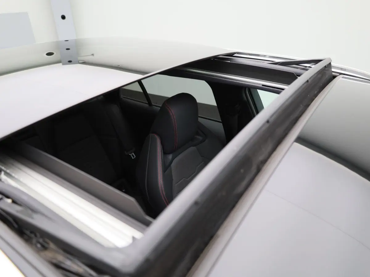 2.0 Hybrid Executive JBL | PANORAMADAK | STOELVERWARMING | ELEKTRISCHE ACHTERKLEP | ACHTERUITRIJCAMERA | JBL GELUIDSSYSTEEM | LED VERLICHTING | CRUISE CONTROL | NAVIGATIE | KEYLESS | HALF-LE