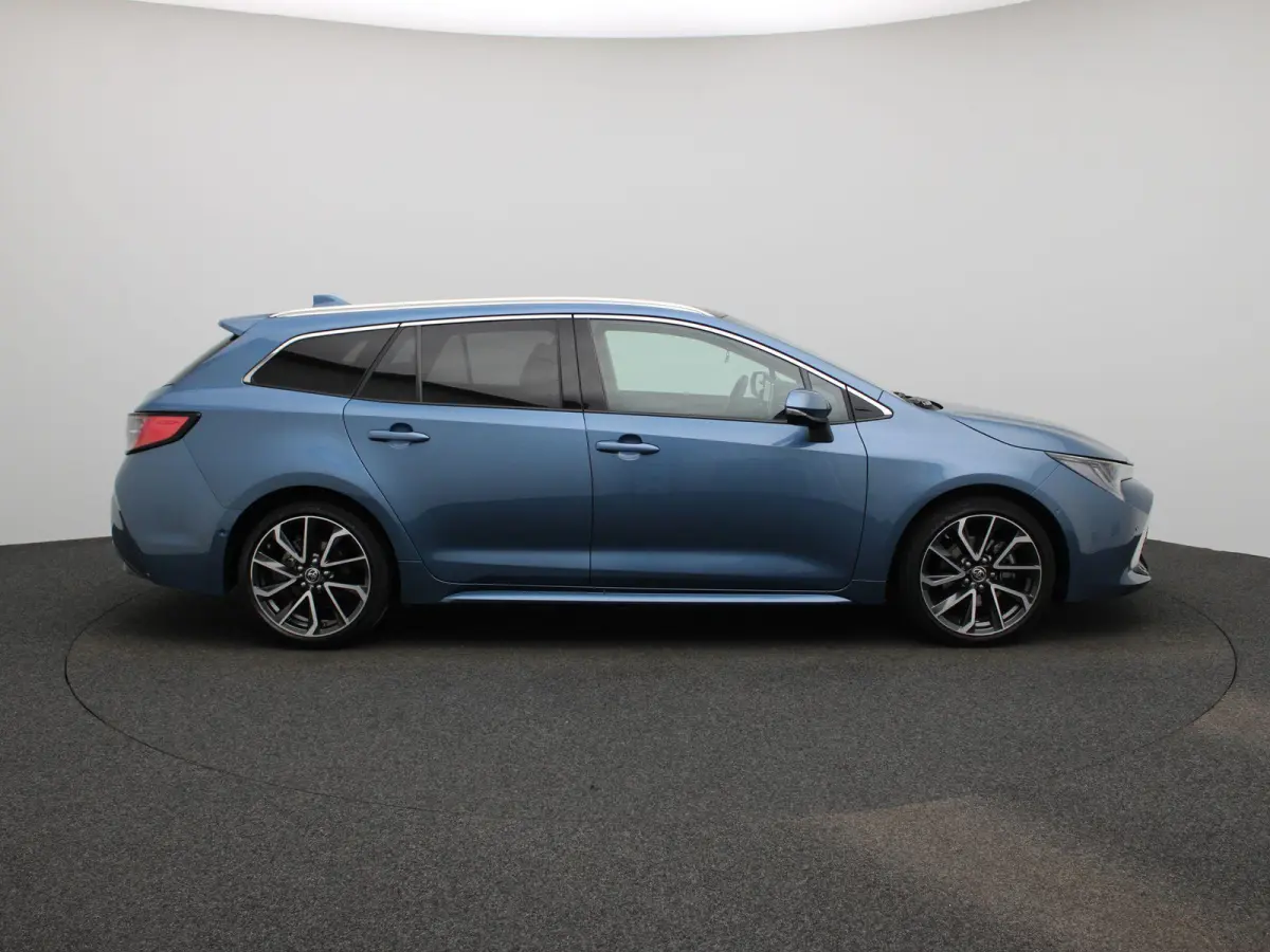 2.0 Hybrid Executive JBL | PANORAMADAK | STOELVERWARMING | ELEKTRISCHE ACHTERKLEP | ACHTERUITRIJCAMERA | JBL GELUIDSSYSTEEM | LED VERLICHTING | CRUISE CONTROL | NAVIGATIE | KEYLESS | HALF-LE
