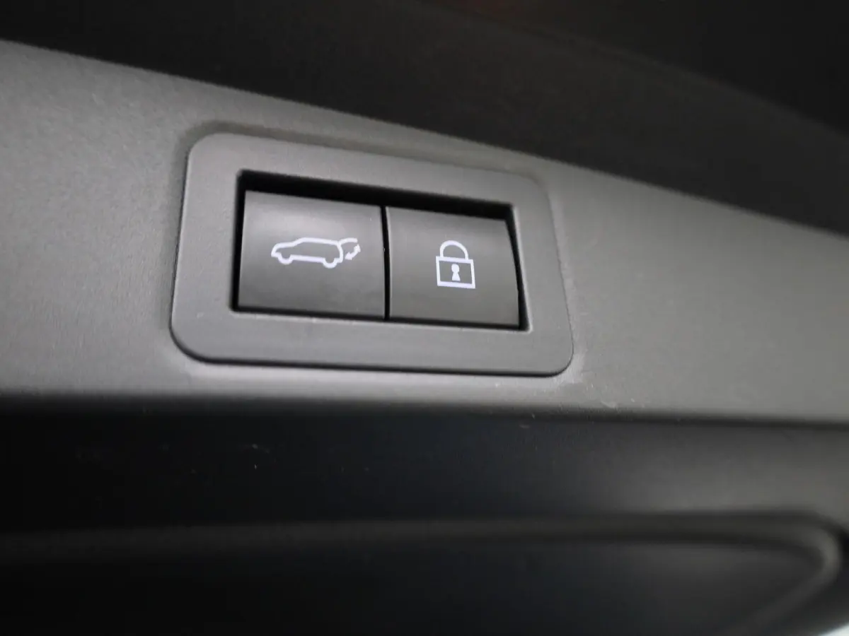 2.0 Hybrid Executive JBL | PANORAMADAK | STOELVERWARMING | ELEKTRISCHE ACHTERKLEP | ACHTERUITRIJCAMERA | JBL GELUIDSSYSTEEM | LED VERLICHTING | CRUISE CONTROL | NAVIGATIE | KEYLESS | HALF-LE