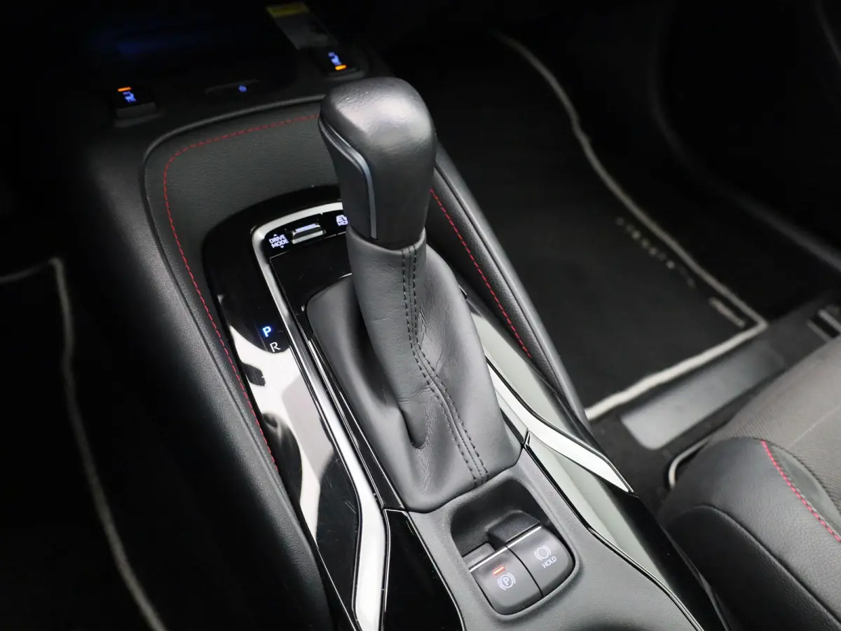 2.0 Hybrid Executive JBL | PANORAMADAK | STOELVERWARMING | ELEKTRISCHE ACHTERKLEP | ACHTERUITRIJCAMERA | JBL GELUIDSSYSTEEM | LED VERLICHTING | CRUISE CONTROL | NAVIGATIE | KEYLESS | HALF-LE