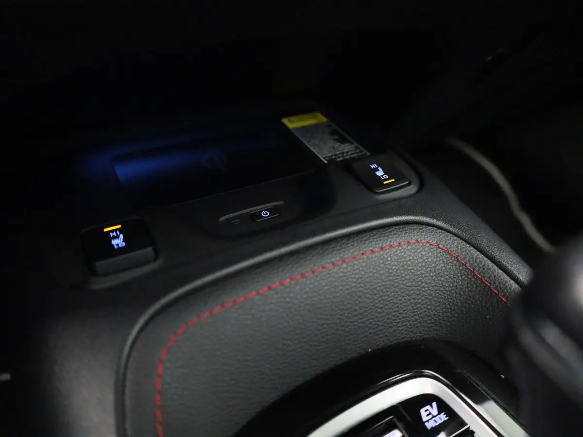 2.0 Hybrid Executive JBL | PANORAMADAK | STOELVERWARMING | ELEKTRISCHE ACHTERKLEP | ACHTERUITRIJCAMERA | JBL GELUIDSSYSTEEM | LED VERLICHTING | CRUISE CONTROL | NAVIGATIE | KEYLESS | HALF-LE