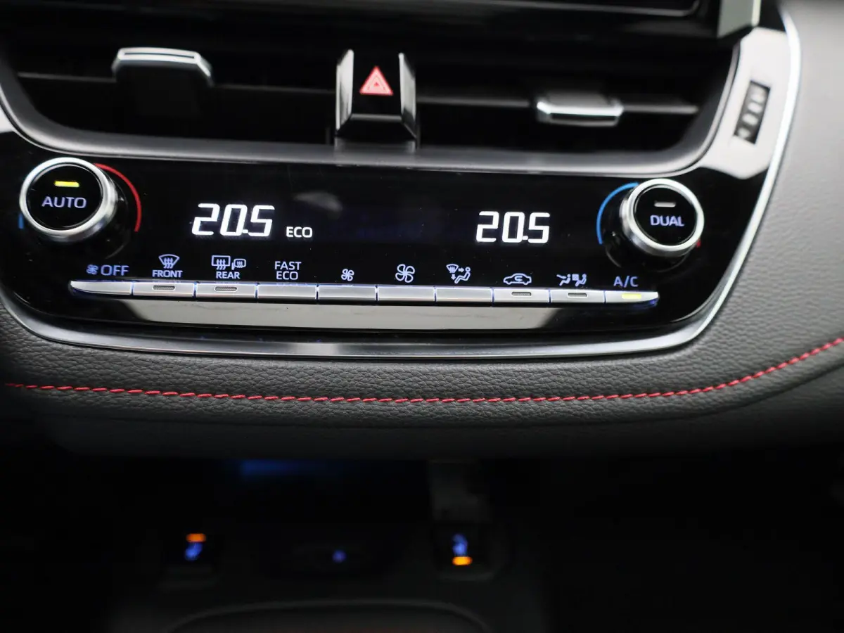 2.0 Hybrid Executive JBL | PANORAMADAK | STOELVERWARMING | ELEKTRISCHE ACHTERKLEP | ACHTERUITRIJCAMERA | JBL GELUIDSSYSTEEM | LED VERLICHTING | CRUISE CONTROL | NAVIGATIE | KEYLESS | HALF-LE