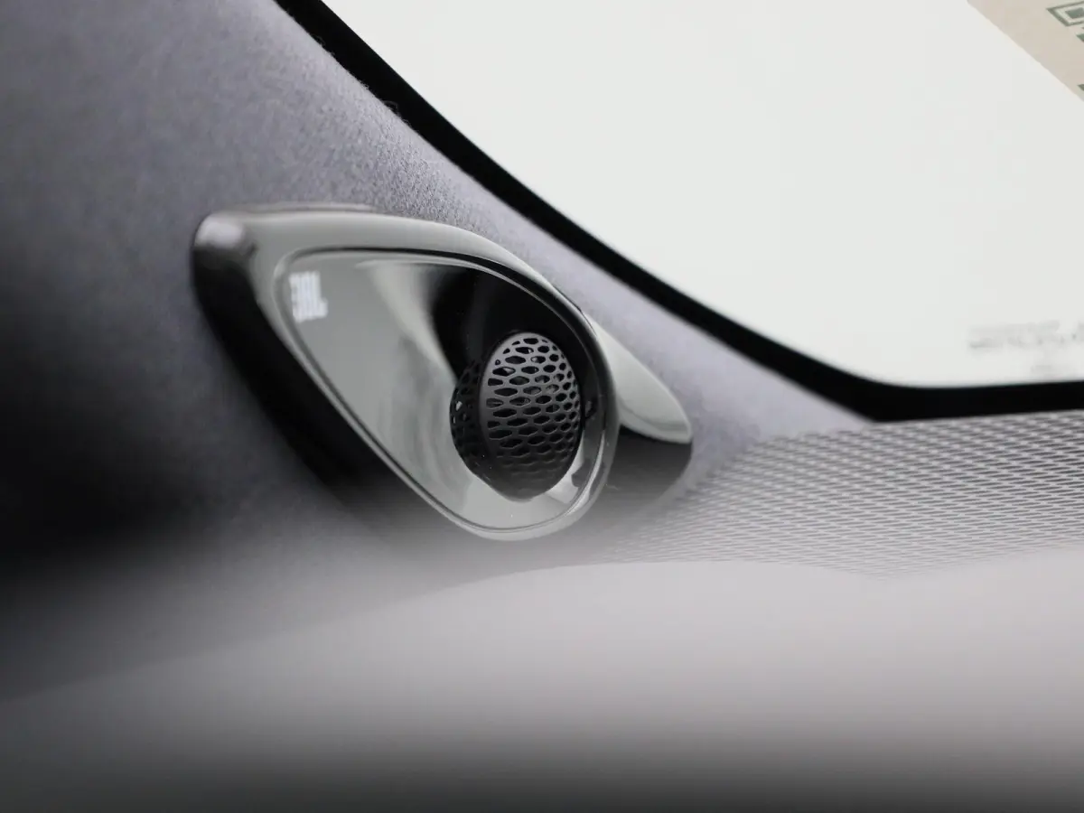 2.0 Hybrid Executive JBL | PANORAMADAK | STOELVERWARMING | ELEKTRISCHE ACHTERKLEP | ACHTERUITRIJCAMERA | JBL GELUIDSSYSTEEM | LED VERLICHTING | CRUISE CONTROL | NAVIGATIE | KEYLESS | HALF-LE