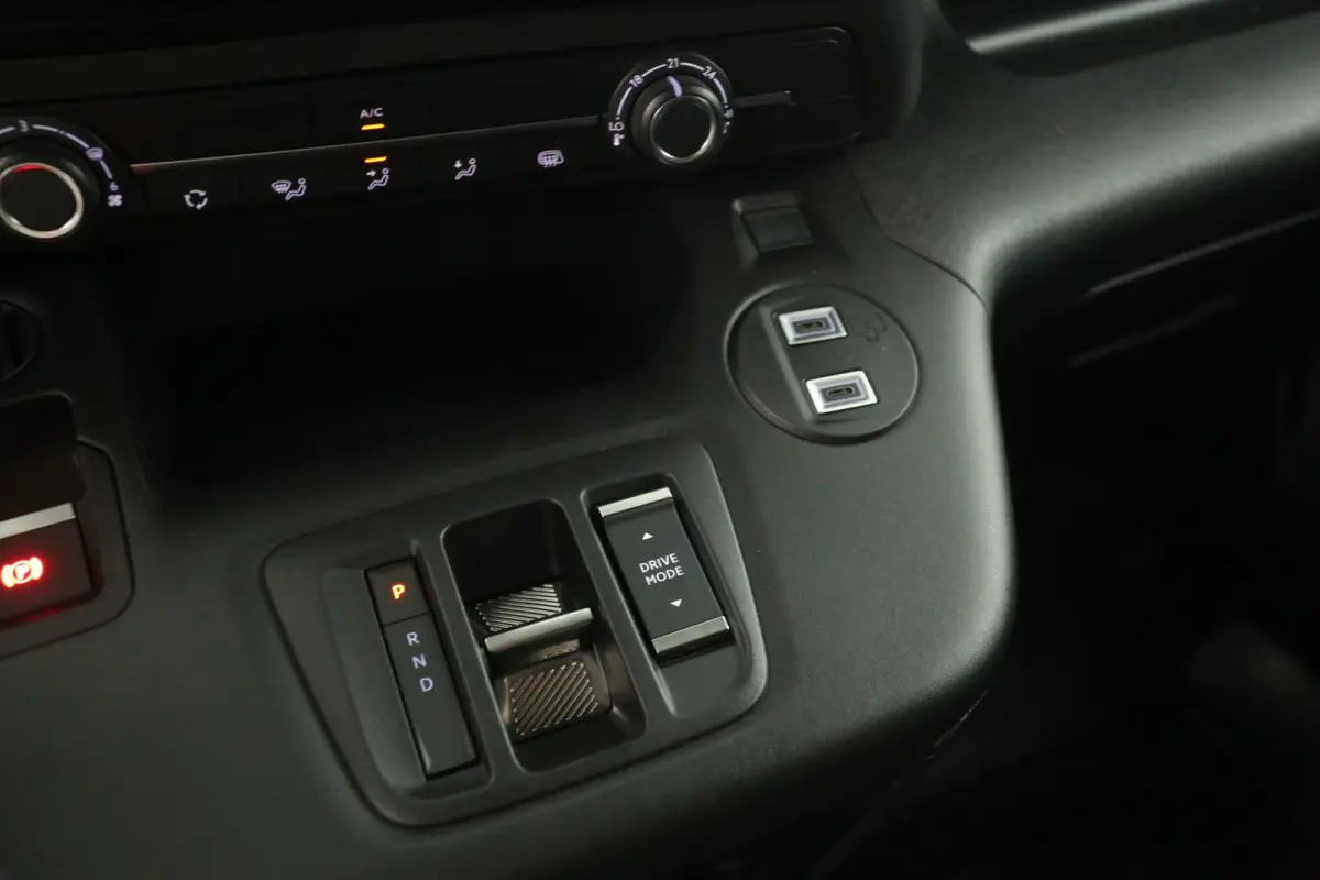 e-Proace Challenger 50 kWh | Snelladen | Airco | Camera | Virtual | 3 Zits | Cruise | Carplay | Parkeersens.