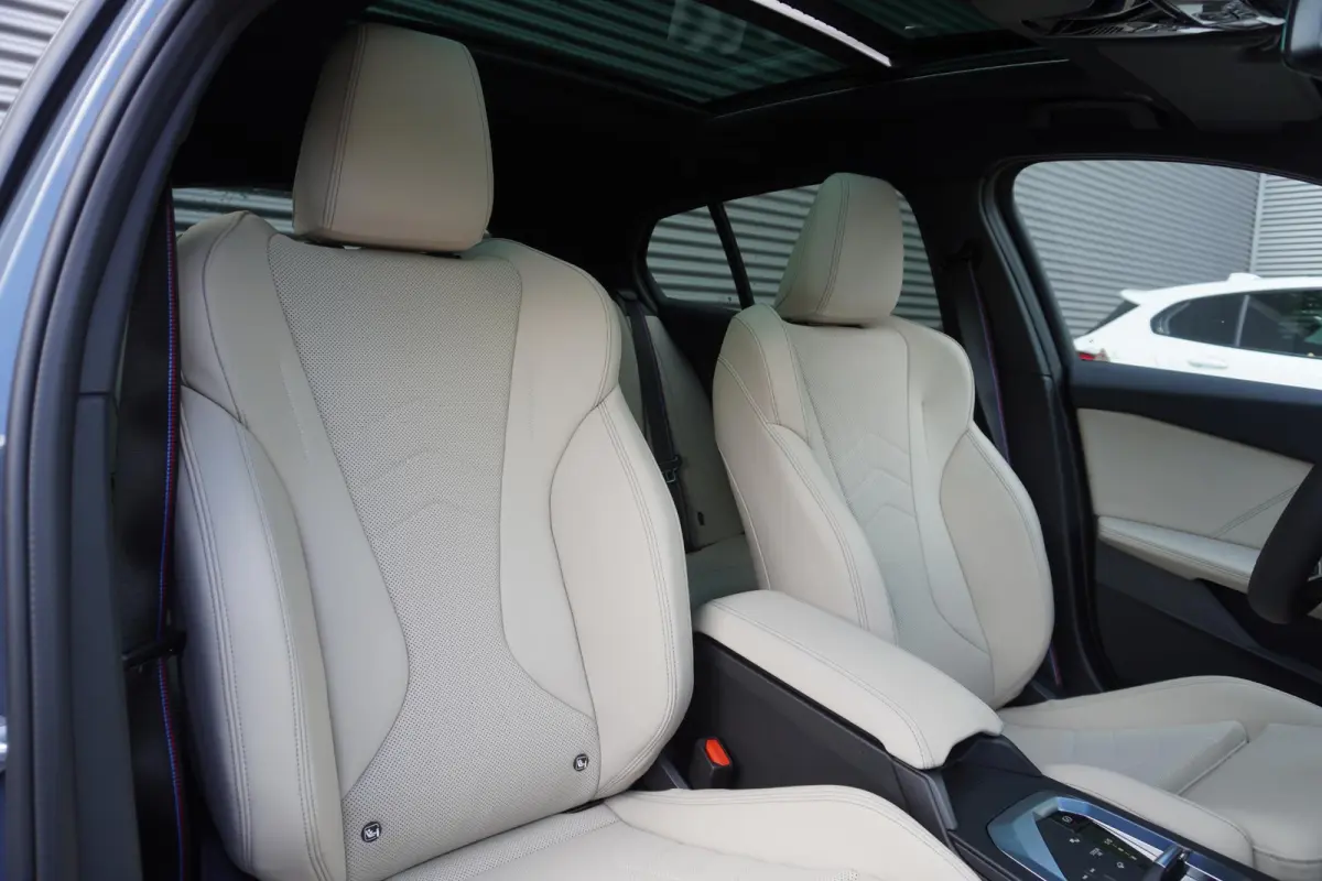 120 | M Sportpakket Pro | 19 inch LM M Y-spaak | Glazen panoramadak | Extra getint glas | Parking Assistant Plus | Harman Kardon HiFi Sound system