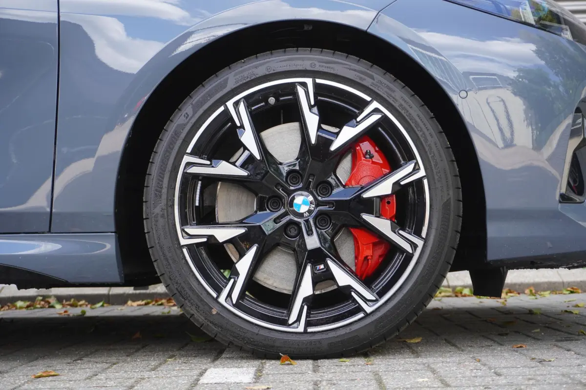 120 | M Sportpakket Pro | 19 inch LM M Y-spaak | Glazen panoramadak | Extra getint glas | Parking Assistant Plus | Harman Kardon HiFi Sound system