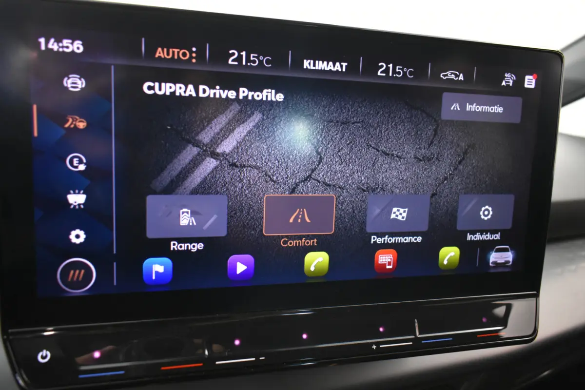 Essential 62 kWh 204pk PDC Carplay Stuurverwarming