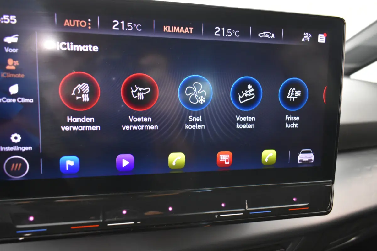 Essential 62 kWh 204pk PDC Carplay Stuurverwarming