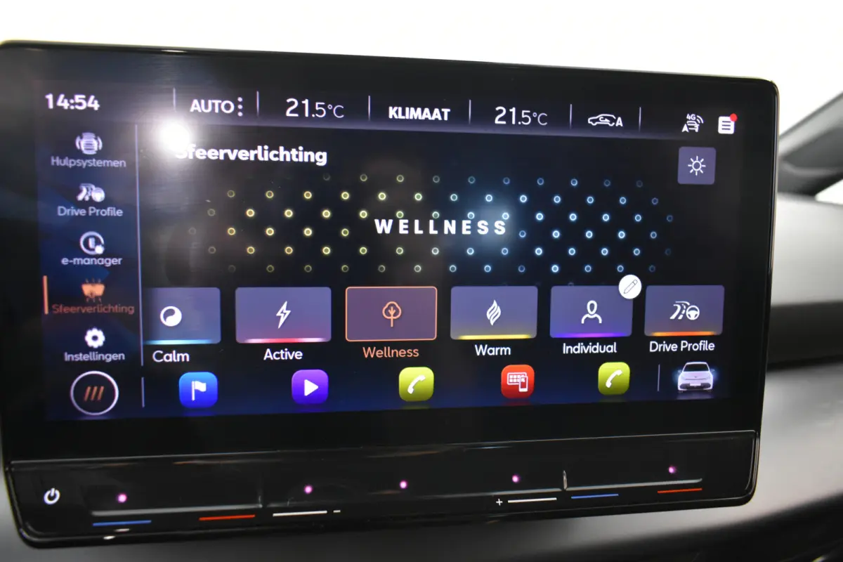 Essential 62 kWh 204pk PDC Carplay Stuurverwarming