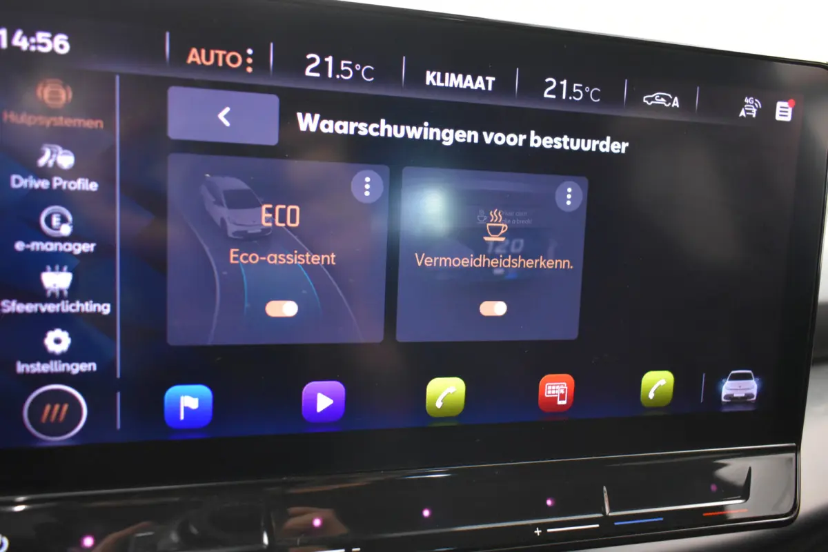 Essential 62 kWh 204pk PDC Carplay Stuurverwarming