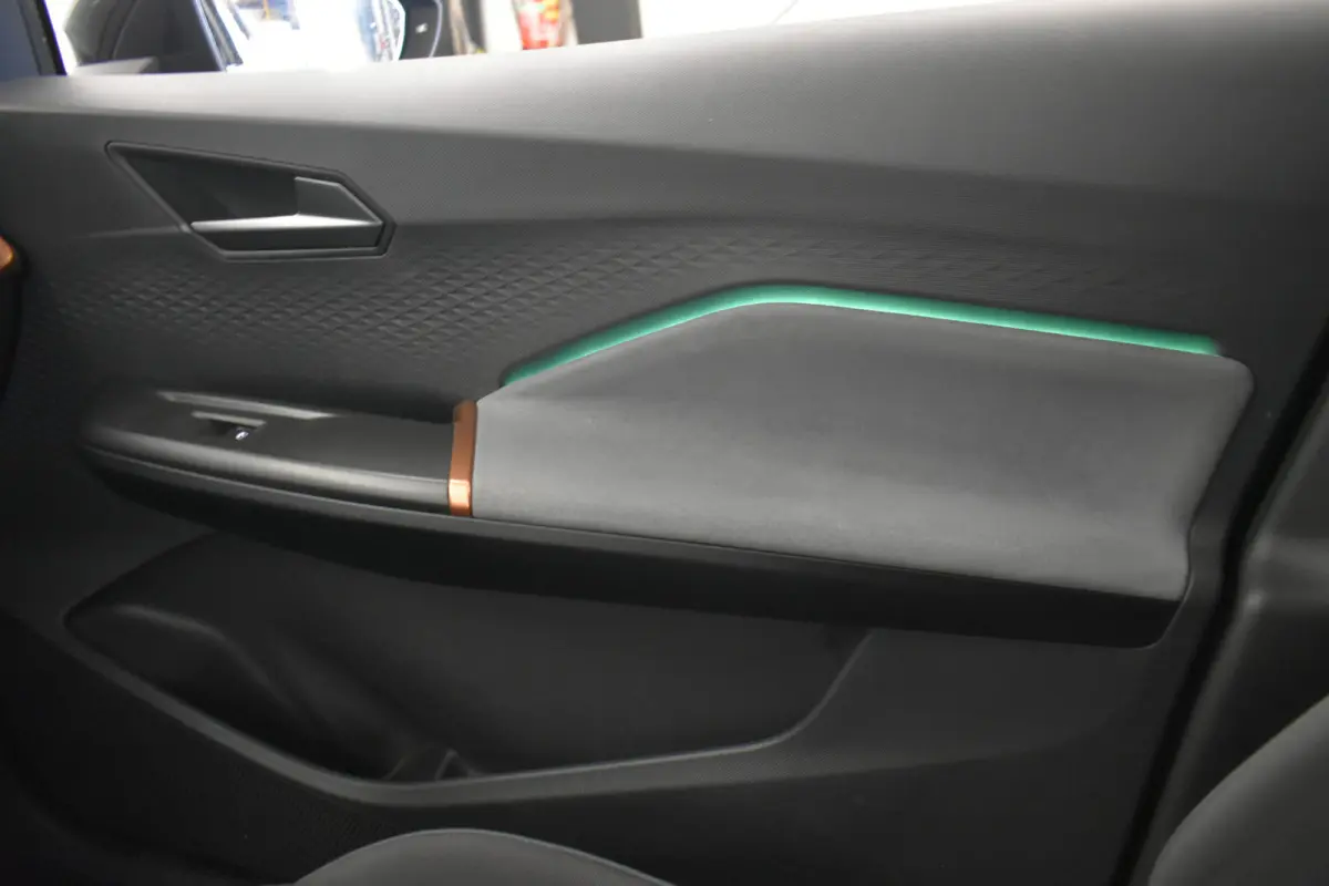 Essential 62 kWh 204pk PDC Carplay Stuurverwarming